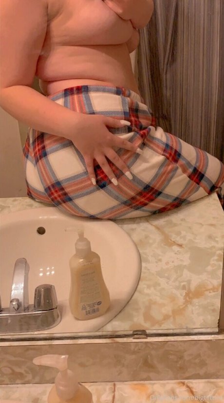 mommy onlyfans nude images