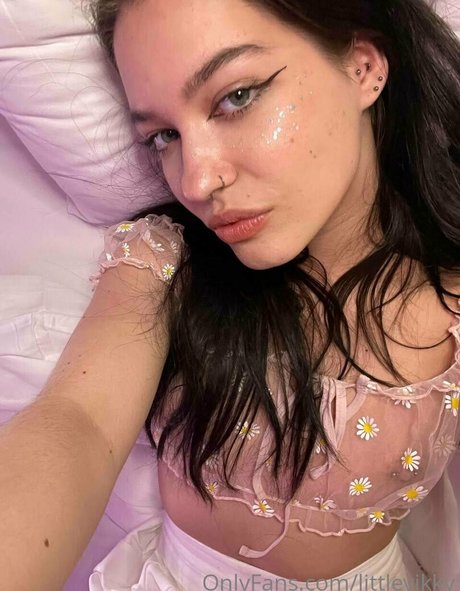 littlevikky erotic actress img