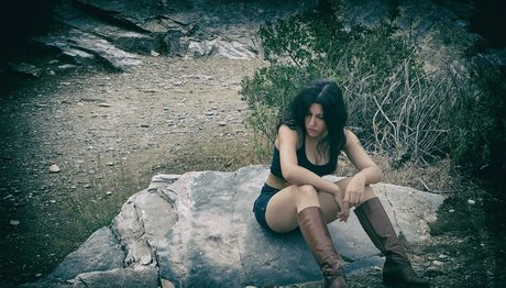 Ailiroy model nude archive