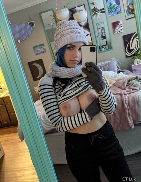 qtlux exclusive pornstar img