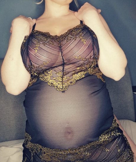 unofficialsecrett naked model image