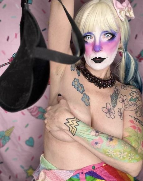 Onlygettingbrighter nudes model pics