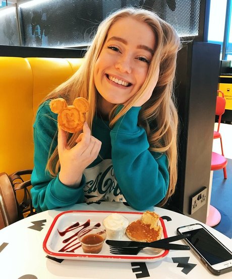 Lotten Sheppard model perfect photo