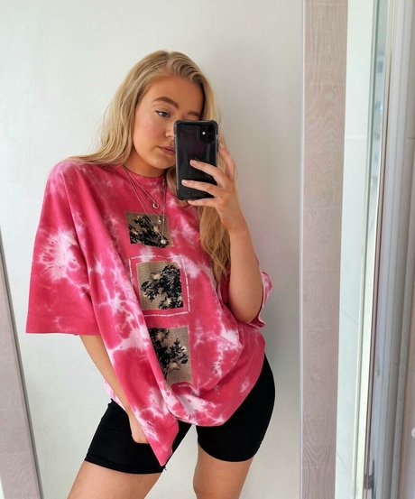 Lotten Sheppard naked model photos