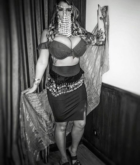 Chelsea Hammill pretty actress galleries