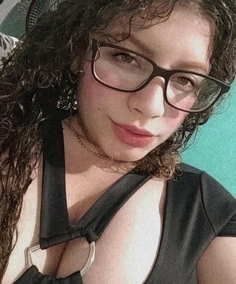 Ashley Alves sexy star gallery