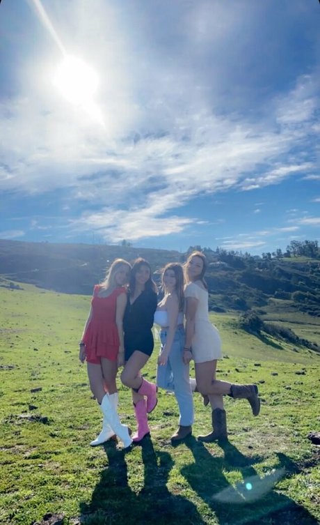 Emma R B star nude img