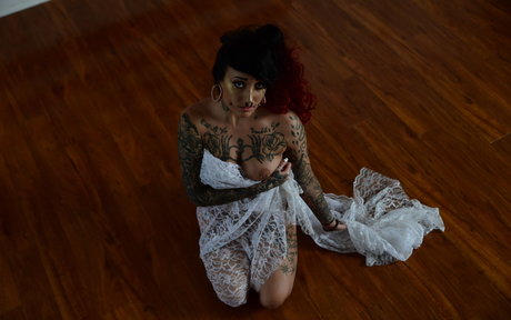 angelvicious star naked img