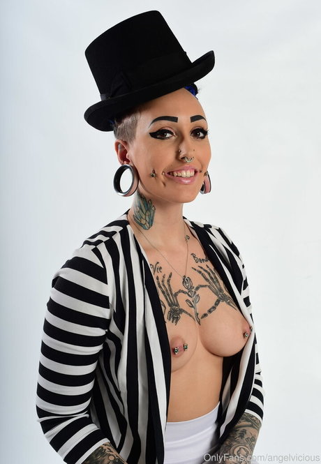 angelvicious naked star image