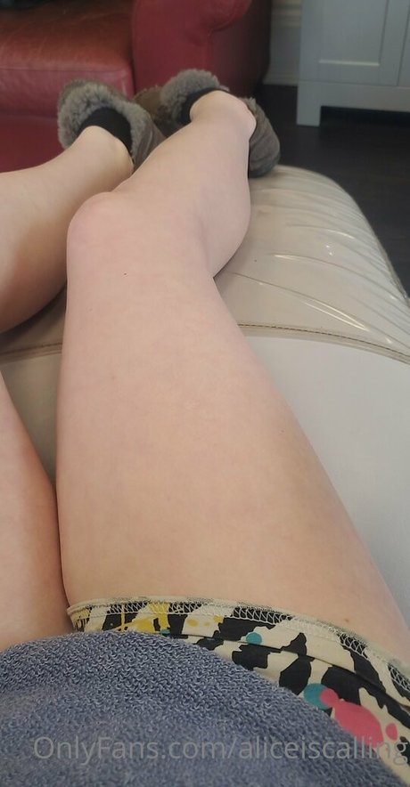 aliceiscalling star nude archive