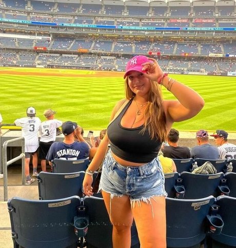 Grace H star hot image