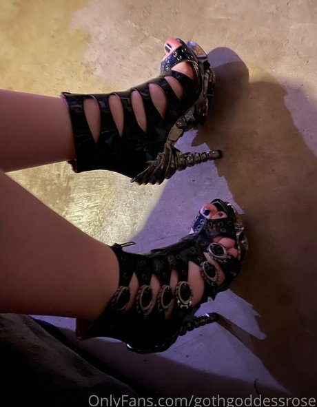 gothgoddessrose model hd img