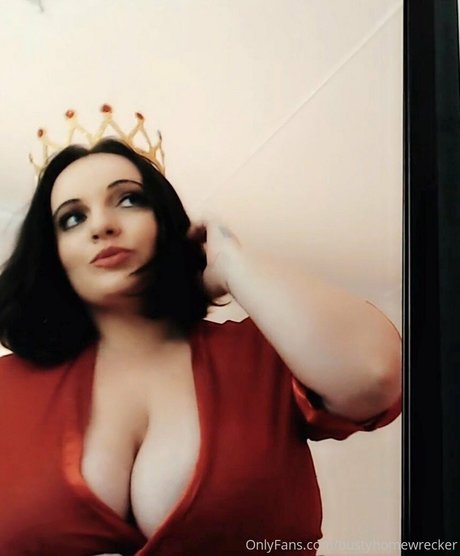 bustyhomewrecker beautiful actress picture