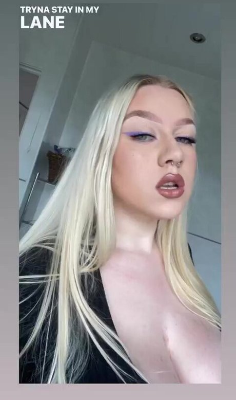 Emma H exclusive model pictures