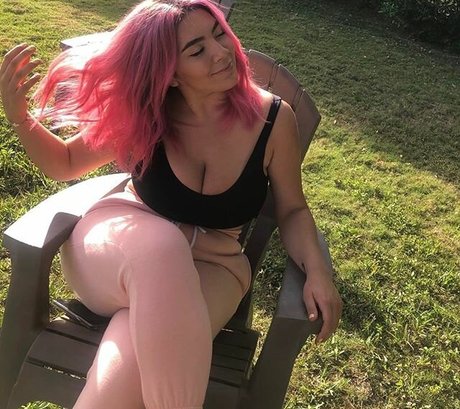 Nicky Nicole model sexy pics