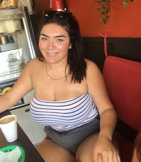 Nicky Nicole star hd photos