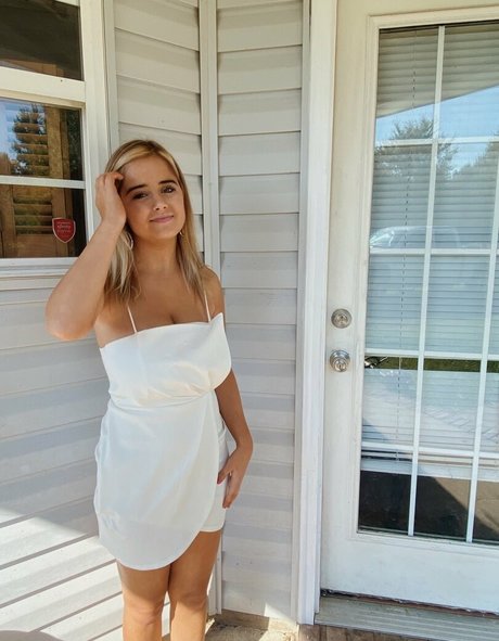 Summer Hope model naked picture