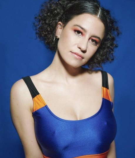 Ilana Glazer model nice images