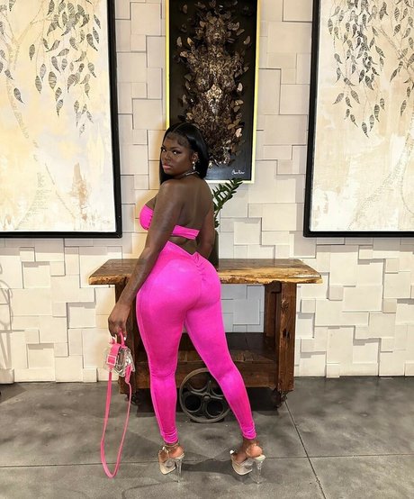 doseofneez perfect model image