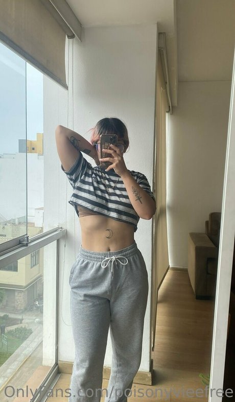 poisonyvieefree nudes model photo