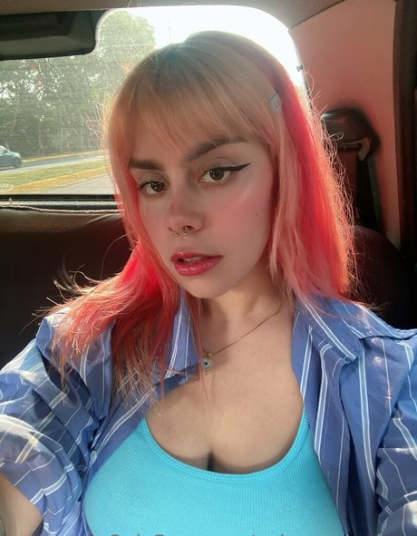 poisonyvieefree erotic model img