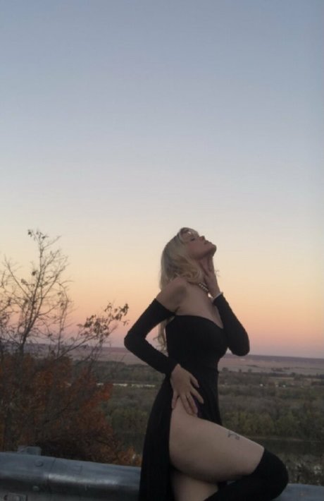 brittvnybitchh model naked photo