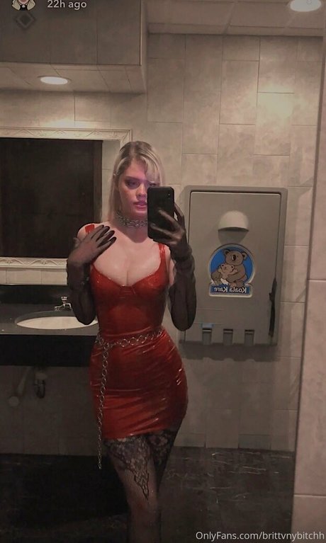 brittvnybitchh erotic star photo