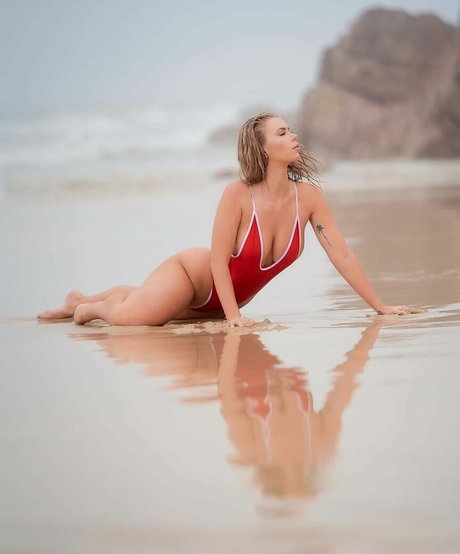 Thalia Hall sexy star images