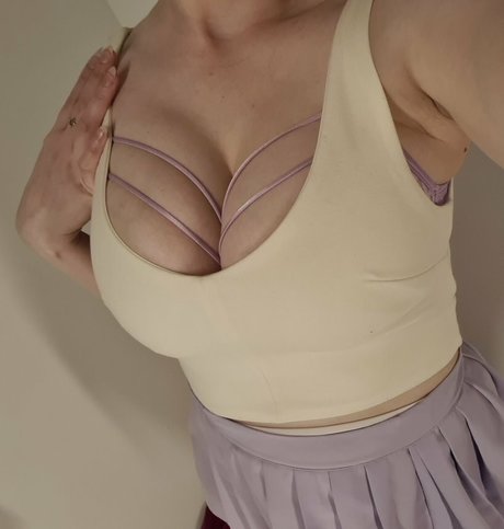 AmericanHussy model erotic image