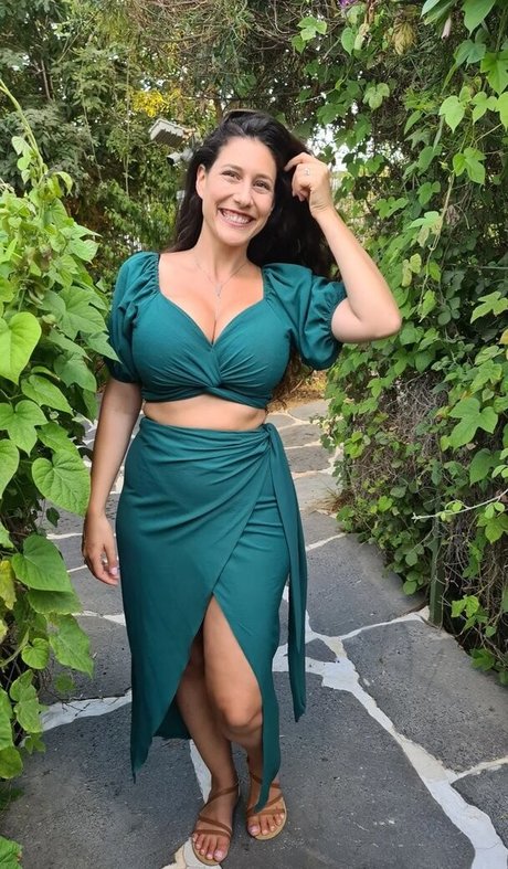 Hadar Simon naked model picture