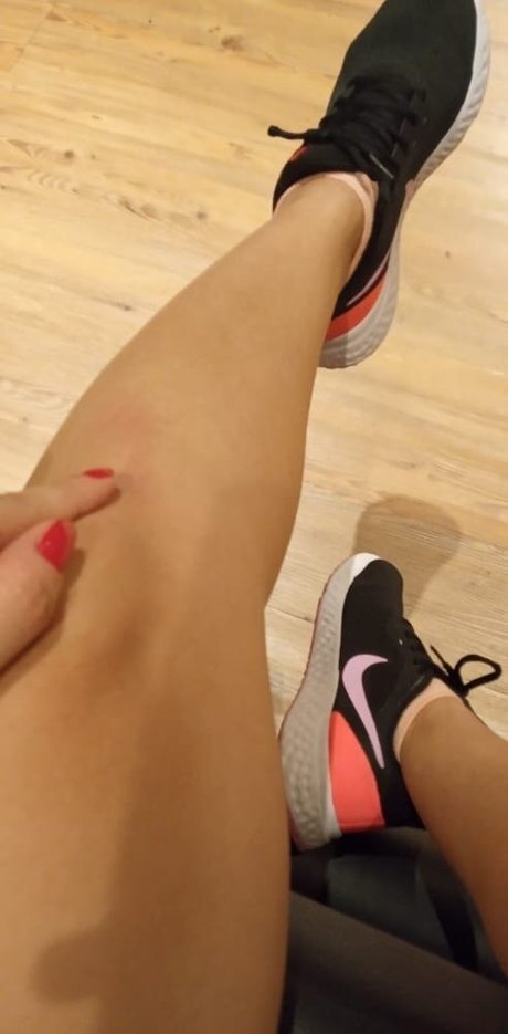 Ysseneg nude model image