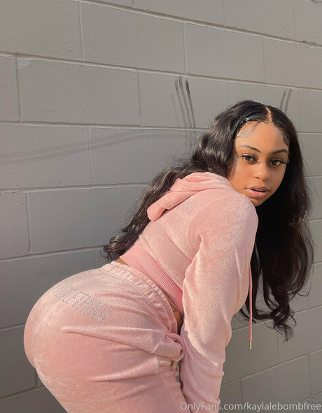 kaylalebombbb model gallery