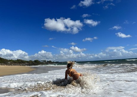 honeygirldripping star nude photos