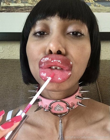 realrubysunset naked model galleries