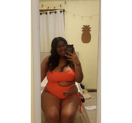 lilpineapple16 model best picture