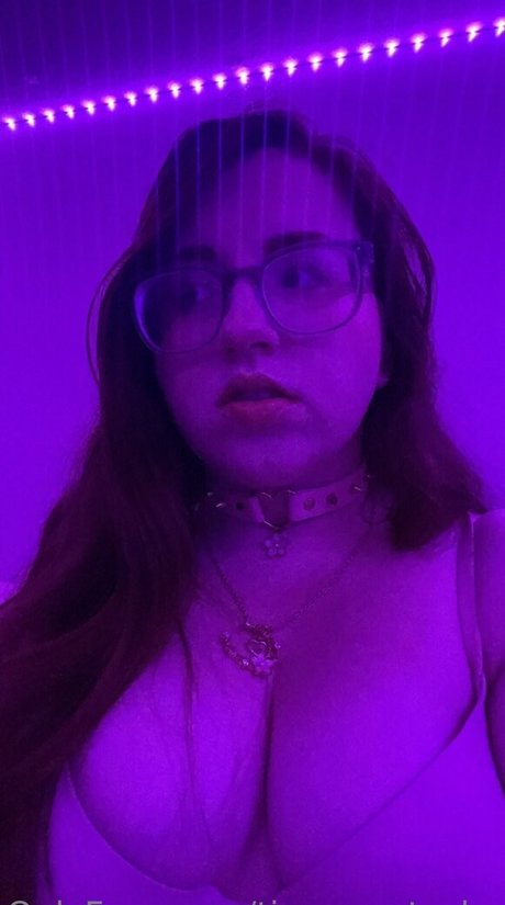 tinycarrotcake naked model picture