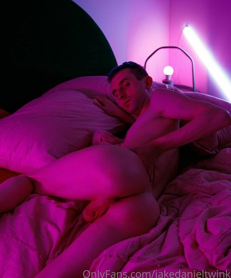 jakedanieltwink naked pornstar pictures