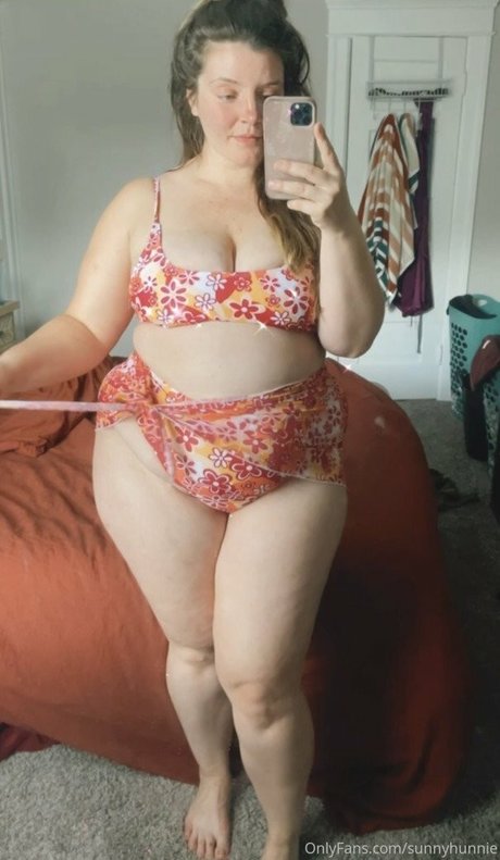 Sunnyhunnie nude star pictures