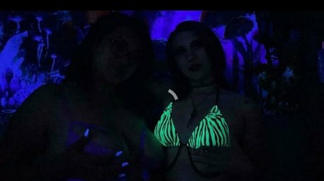 lustystardust naked model photo