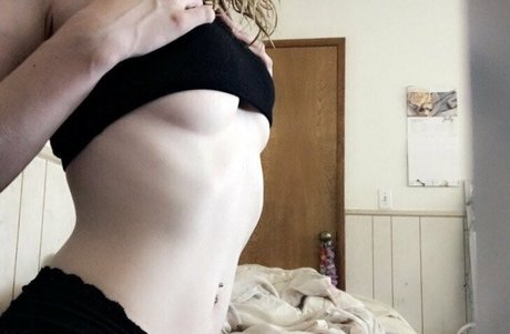 DirtyDalish erotic star image