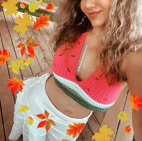 Hotmommy956 star top picture