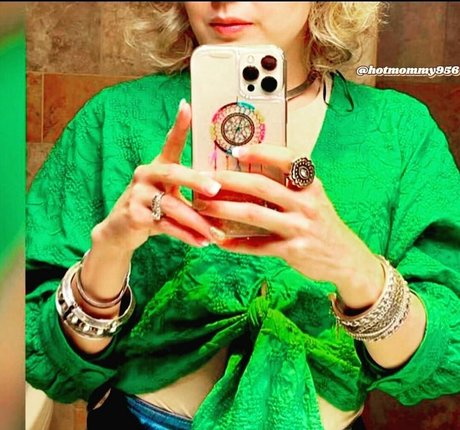 Hotmommy956 model sexy pics