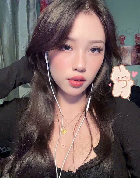 BasiilLeaf actress gallery