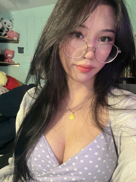 BasiilLeaf pornographic star picture