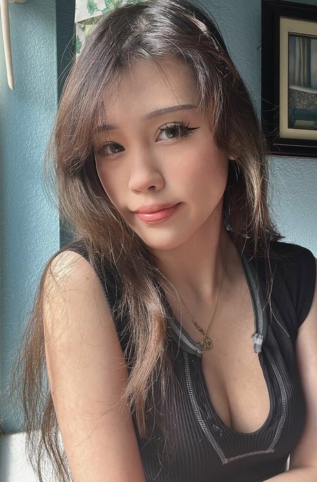 BasiilLeaf model pretty pics