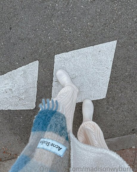 madisonwyborny erotic model photo