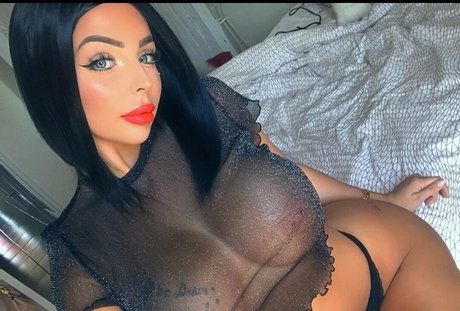 Kahina nice actress pics