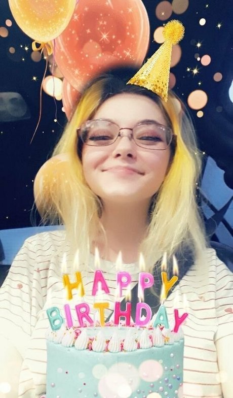 art1stdotz model top images