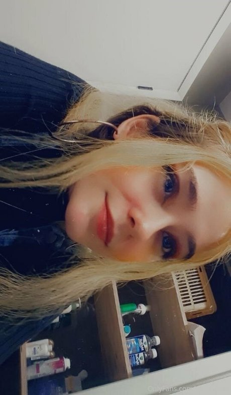 art1stdotz model pretty photo