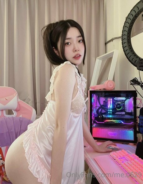 me 0629 model adult photo